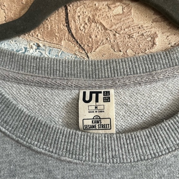 Uniqlo KAWS X Sesame Street Graphic Crewneck Sweatshirt - Picture 7 of 10